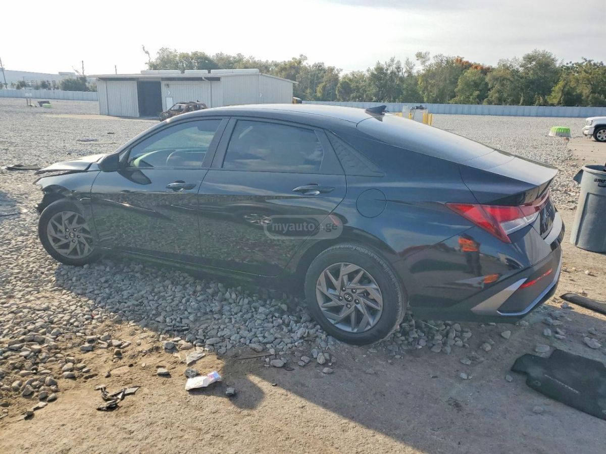 Hyundai Elantra - фото 3