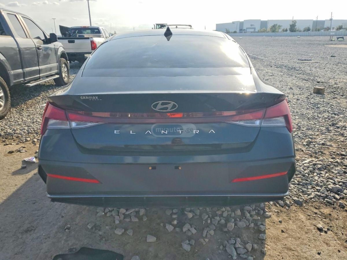 Hyundai Elantra - фото 6