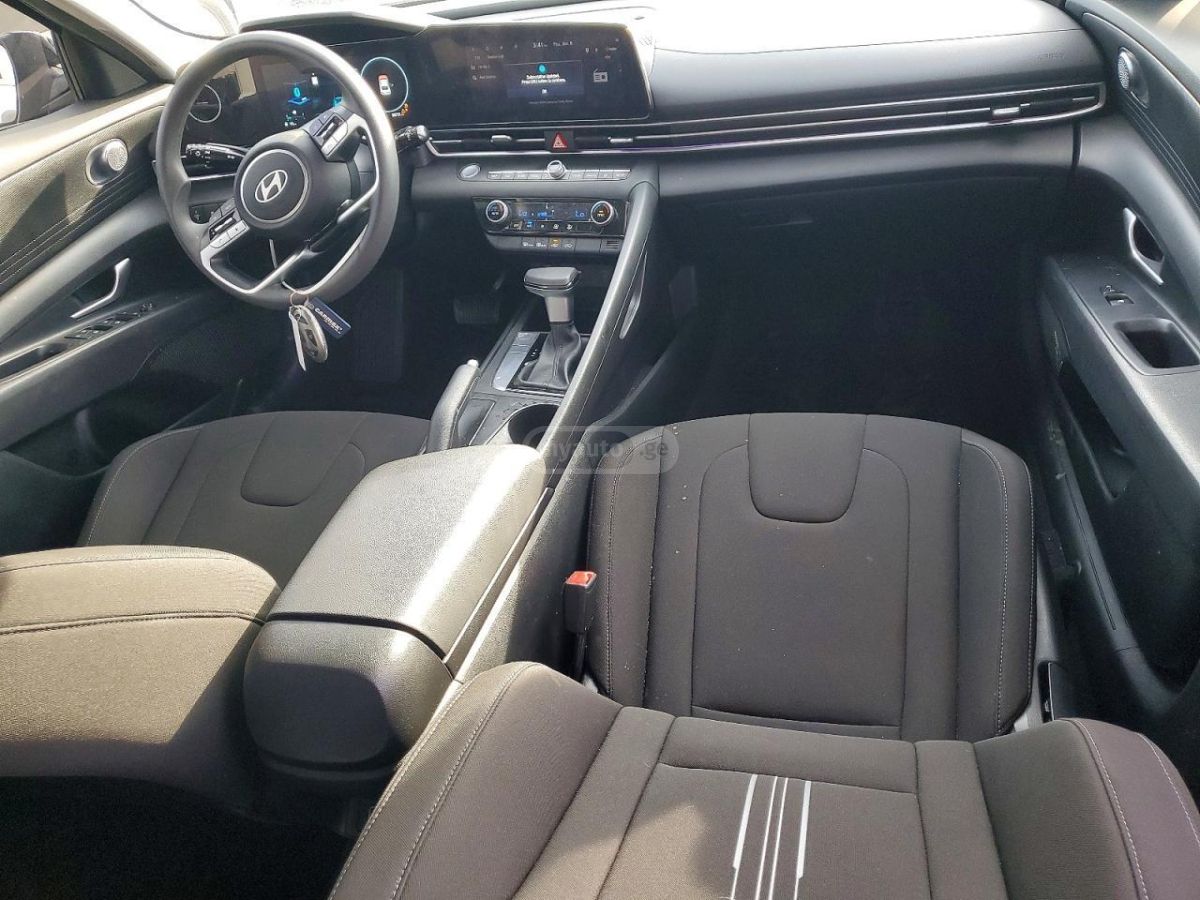 Hyundai Elantra - фото 8