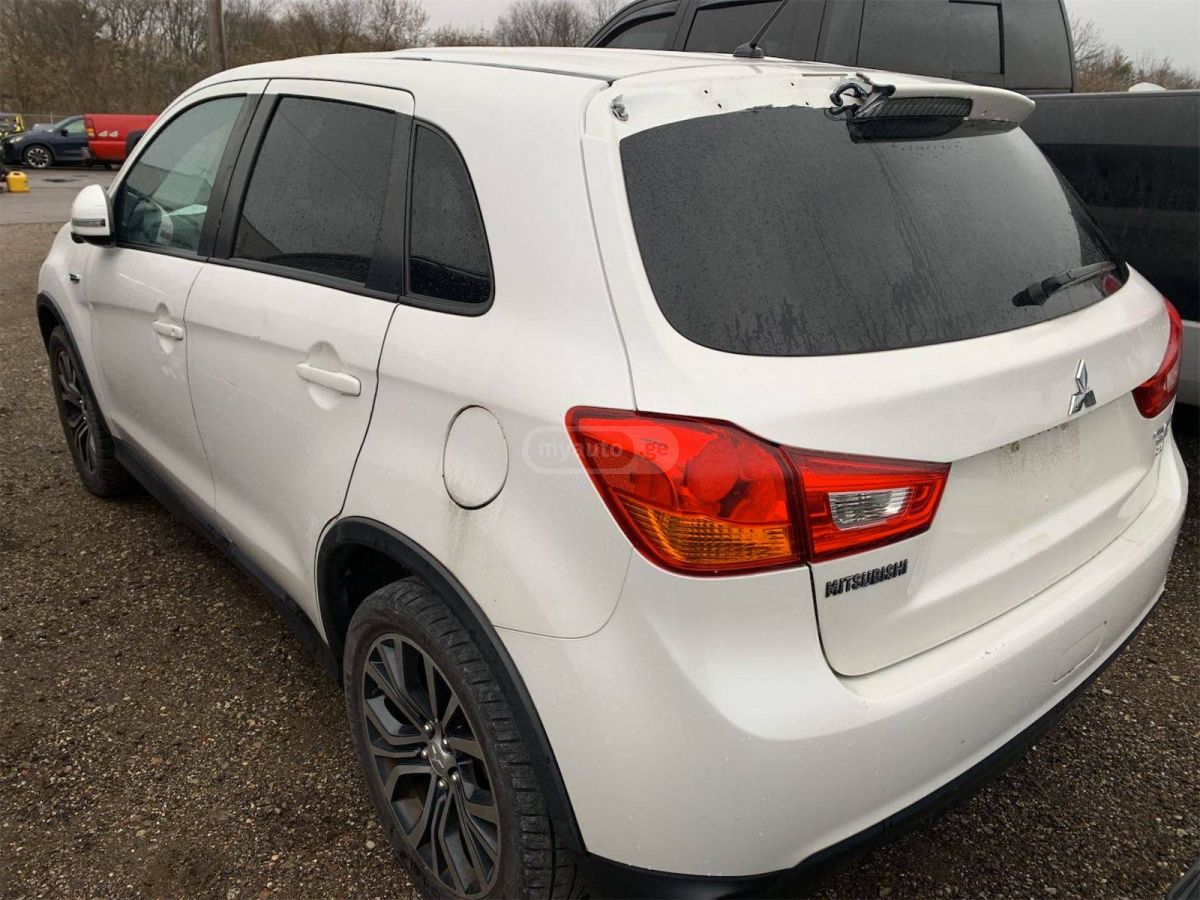 Mitsubishi Outlander Sport - фото 12