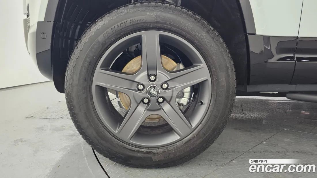 Land Rover Defender 90 2025 — миниатюра 9