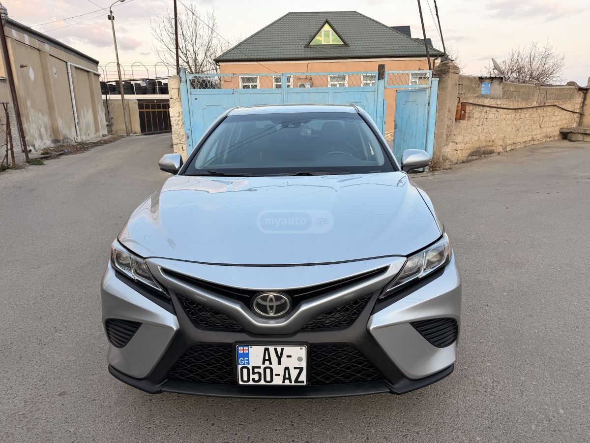 Toyota Camry - фото 3