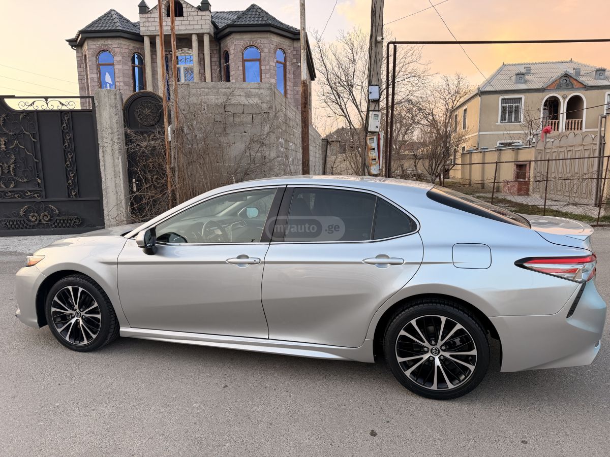 Toyota Camry - фото 5