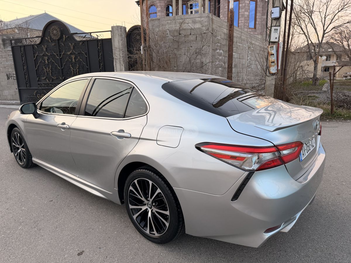 Toyota Camry - фото 6