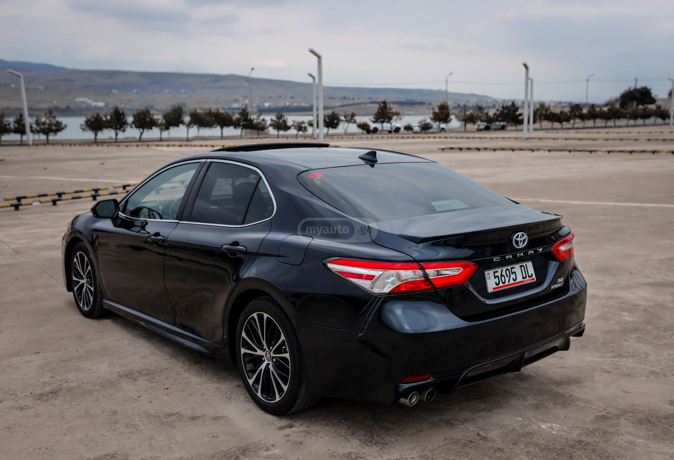 Toyota Camry - фото 2
