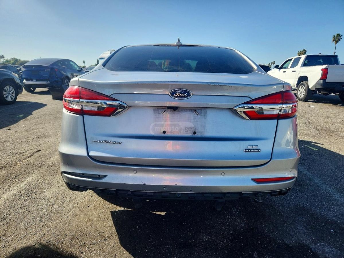 Ford Fusion - фото 6