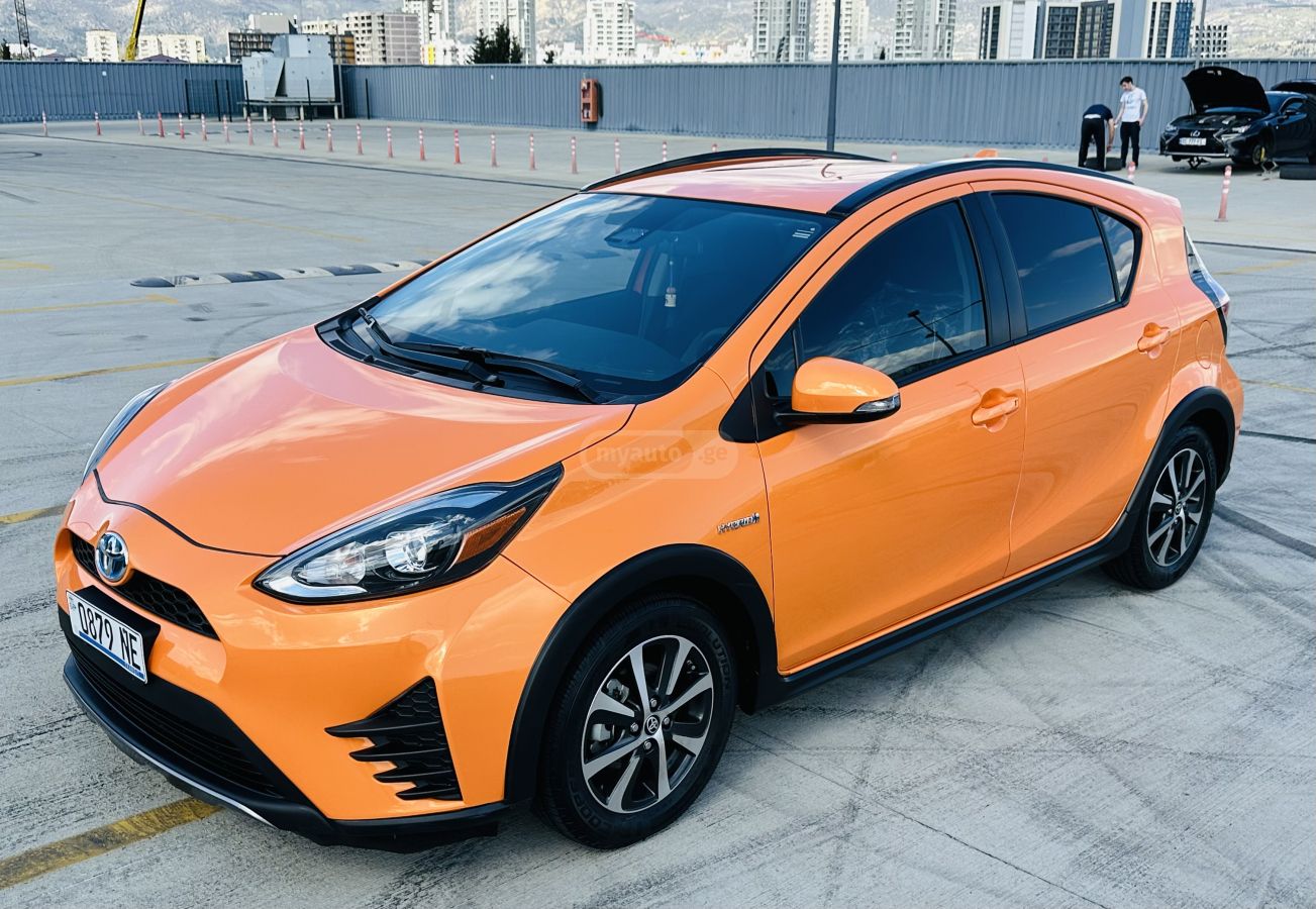 Toyota Prius C - фото 1