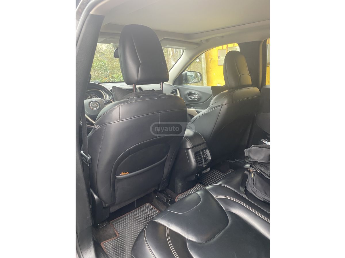 Jeep Cherokee - фото 3