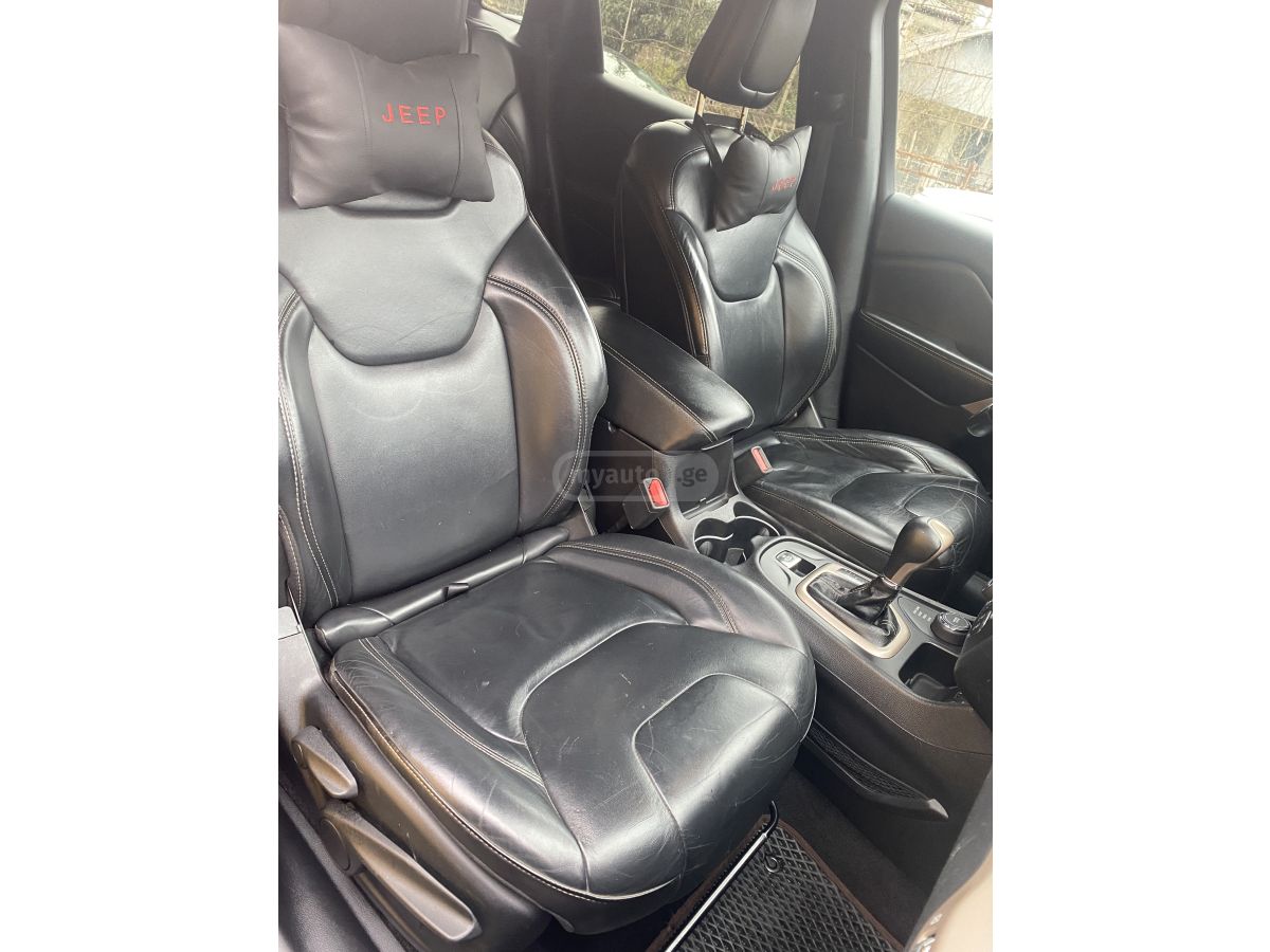 Jeep Cherokee - фото 4