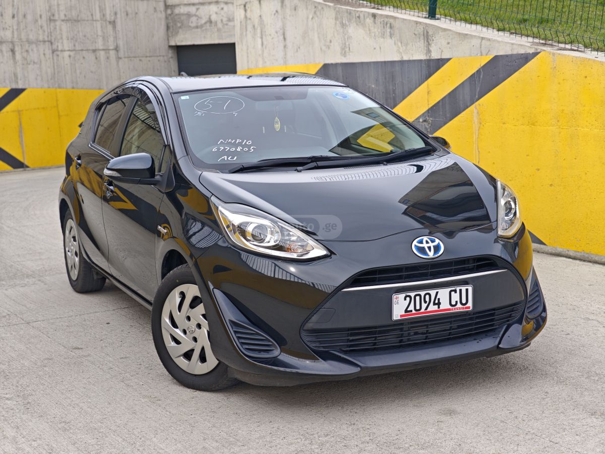 Toyota Aqua - фото 1