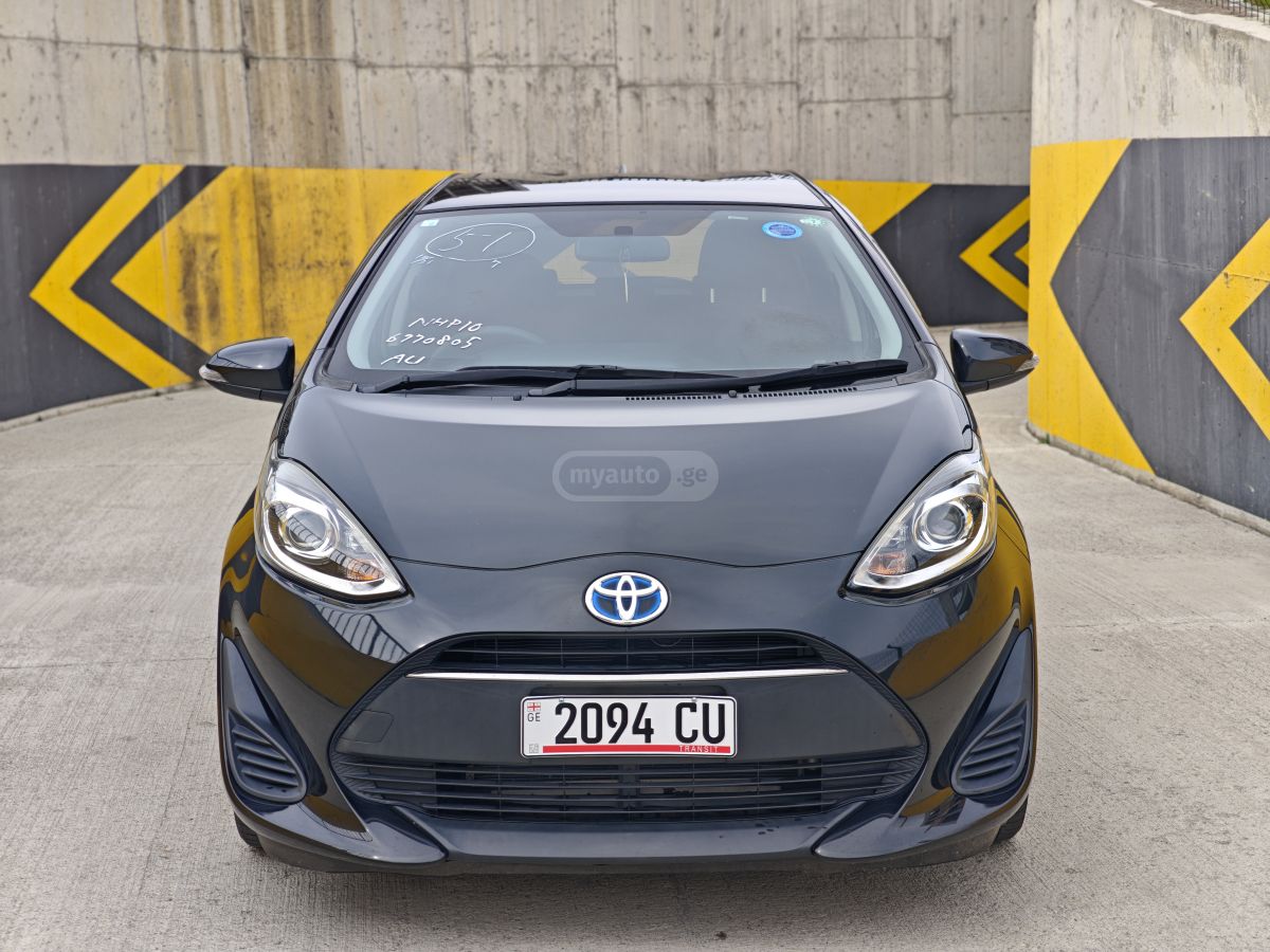 Toyota Aqua - фото 3