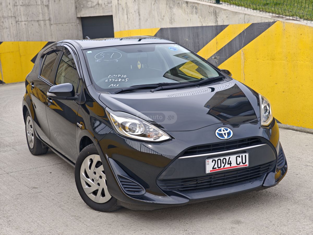 Toyota Aqua - фото 4