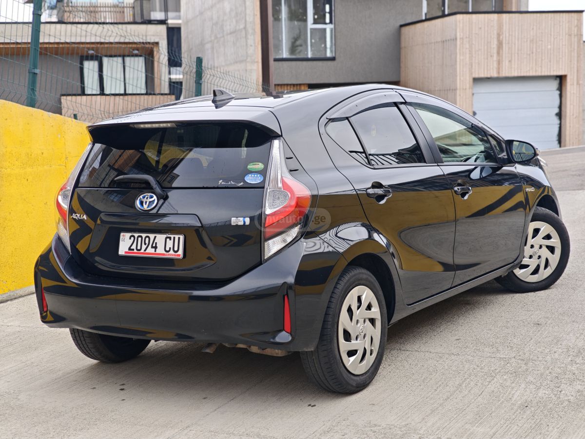 Toyota Aqua - фото 5