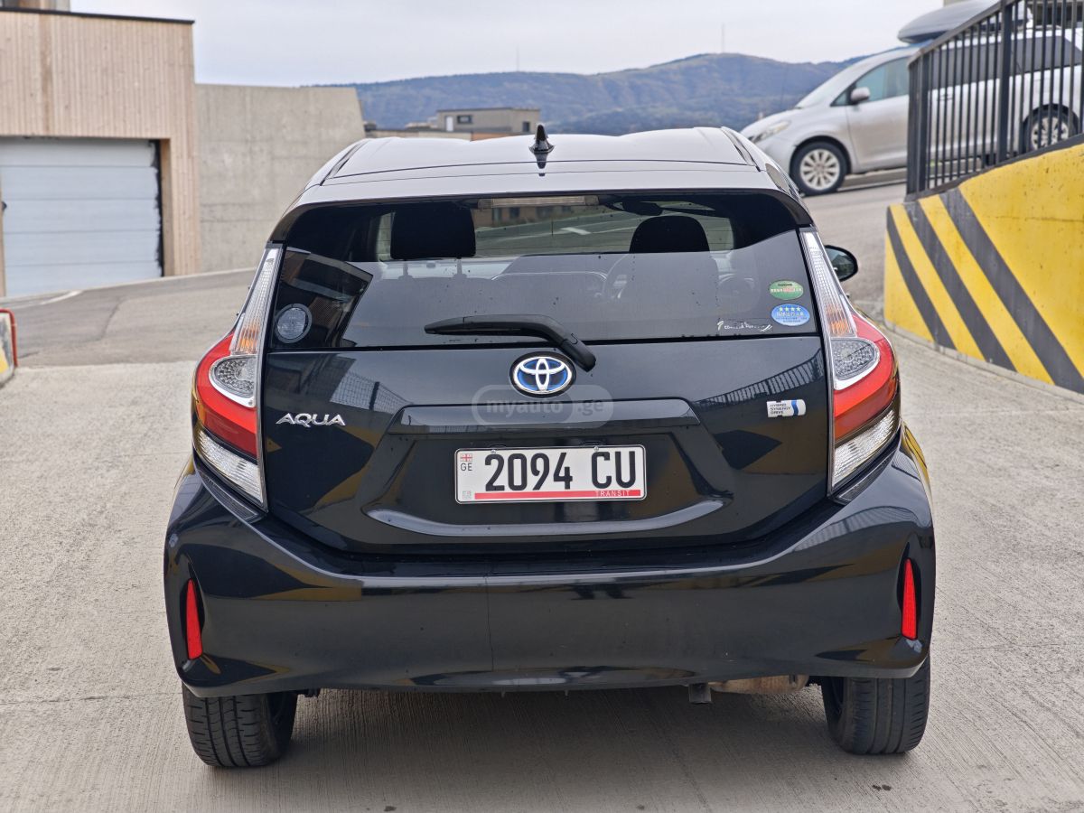 Toyota Aqua - фото 6