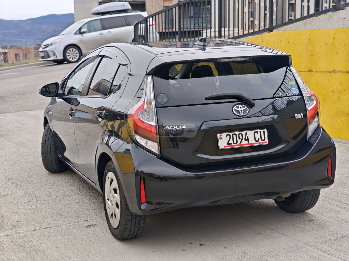 Toyota Aqua - фото 7