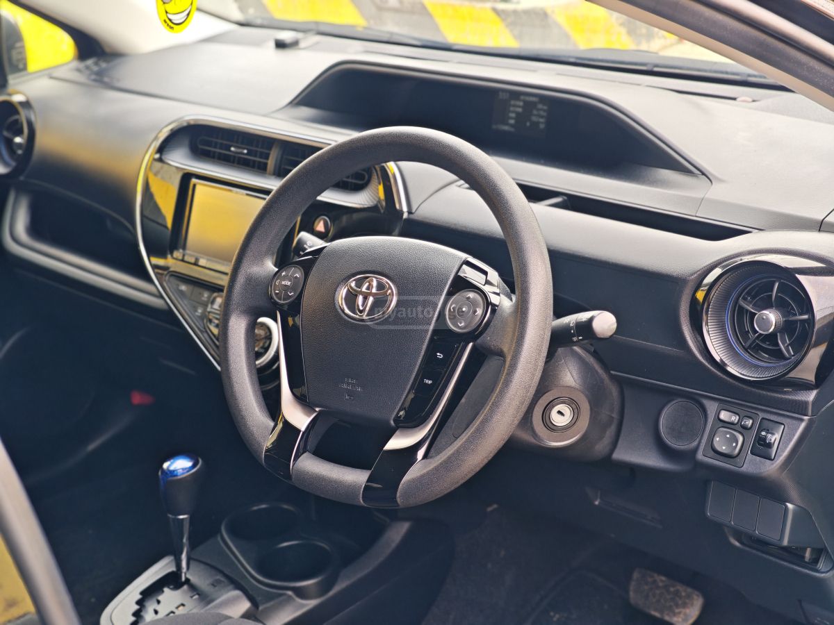 Toyota Aqua - фото 8