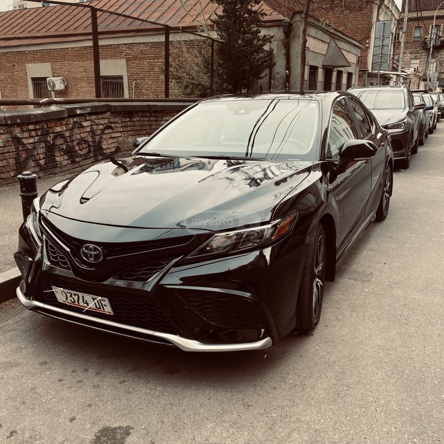 Toyota Camry - фото 1