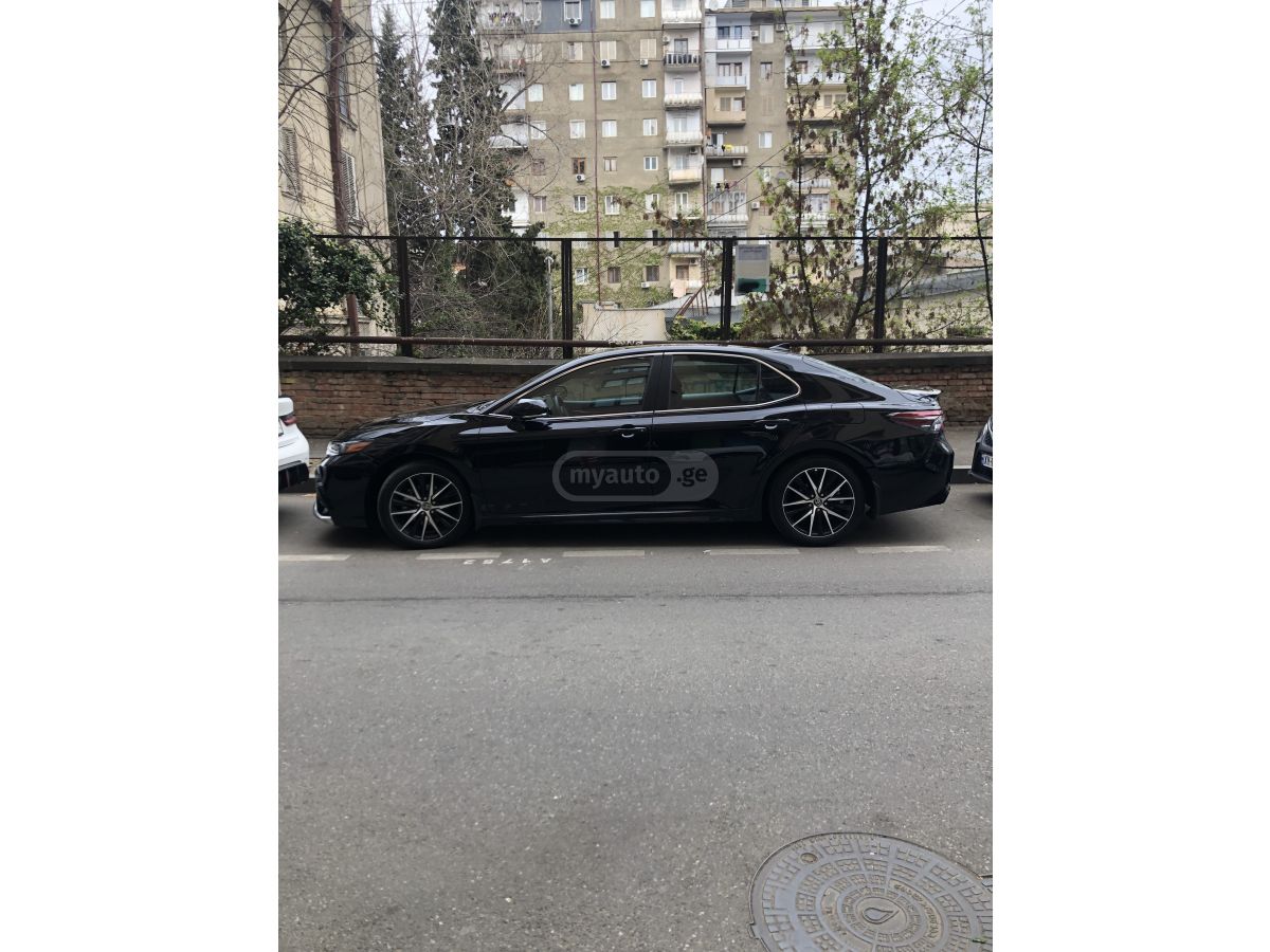 Toyota Camry - фото 2