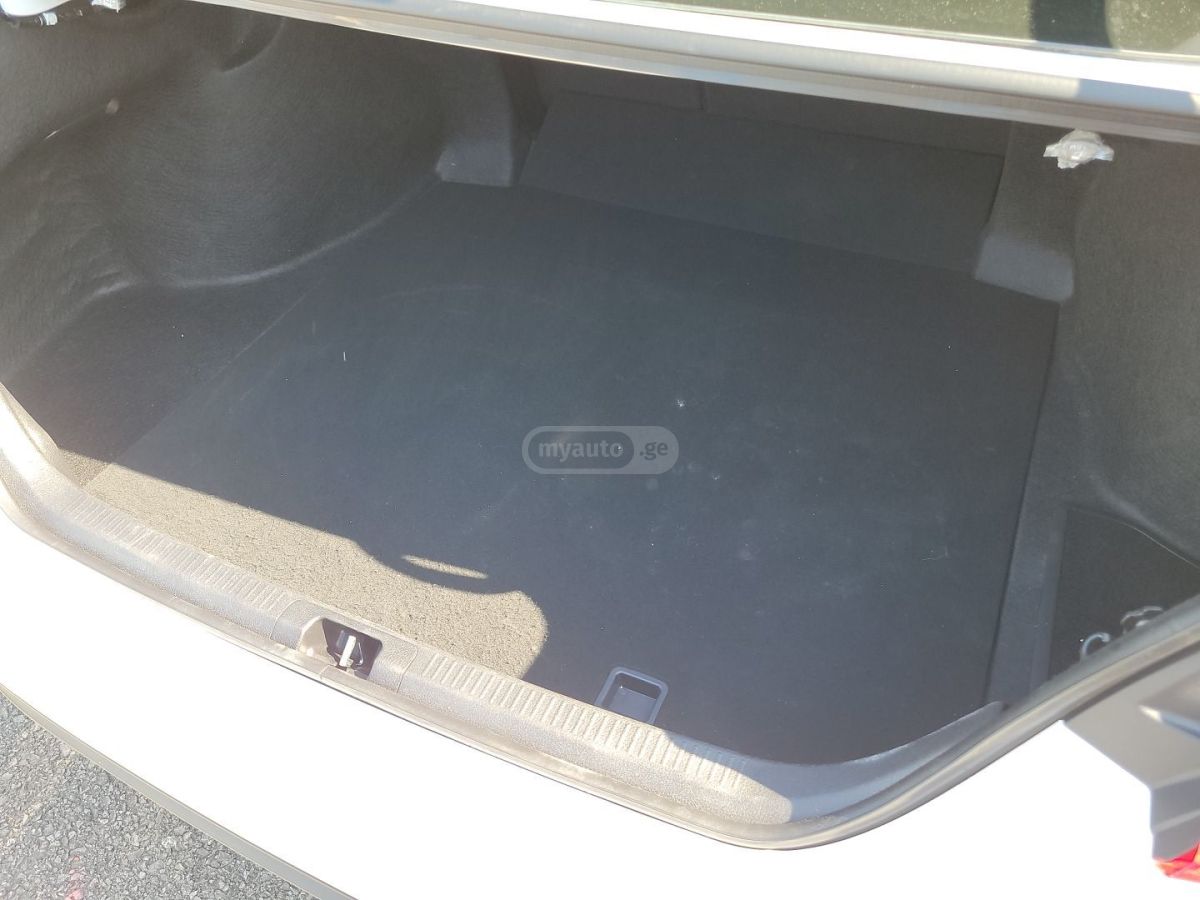 Toyota SE HYBRID — миниатюра 8