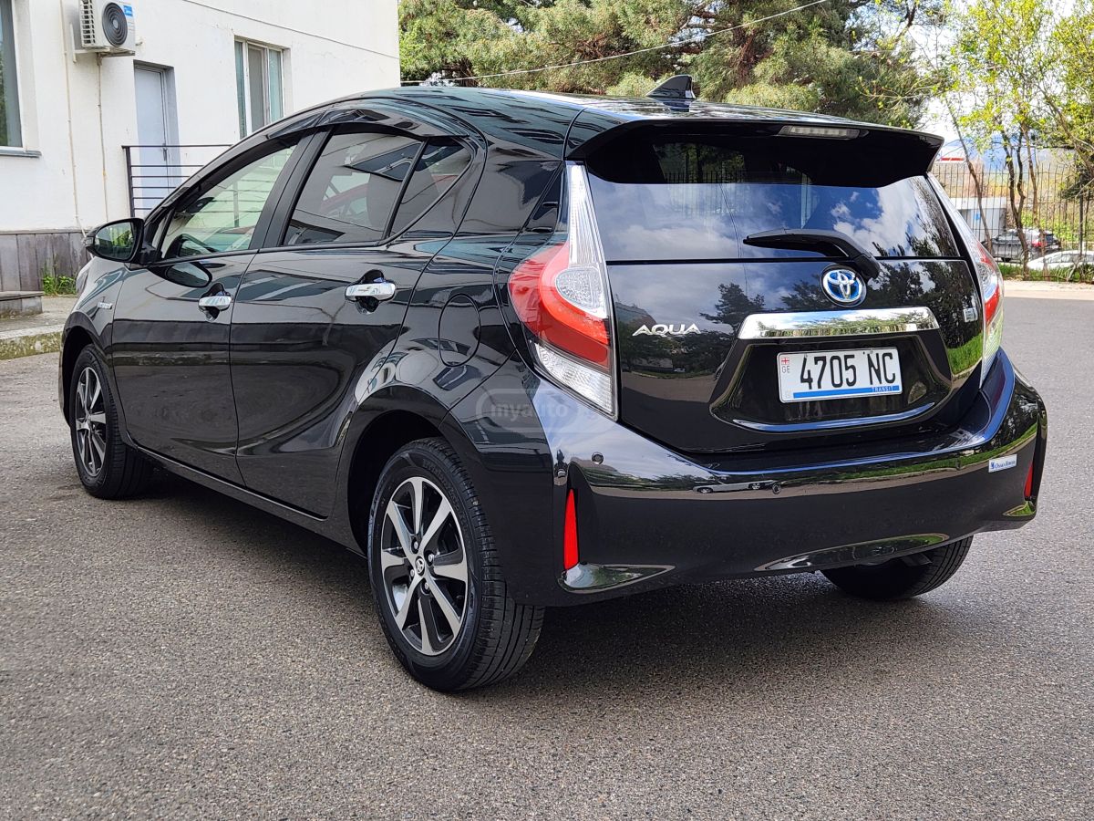 Toyota Aqua - фото 5