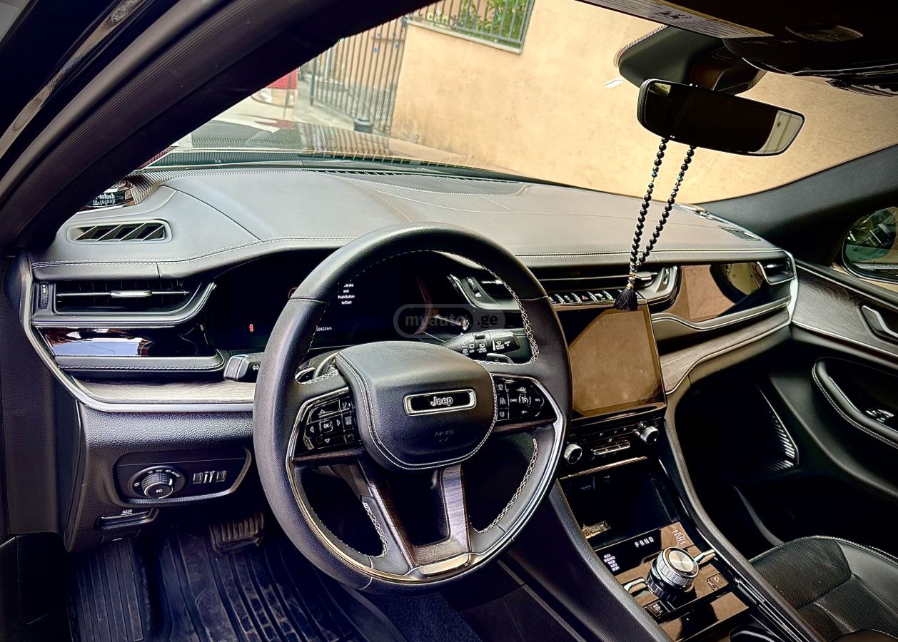 Jeep Grand Cherokee - фото 8