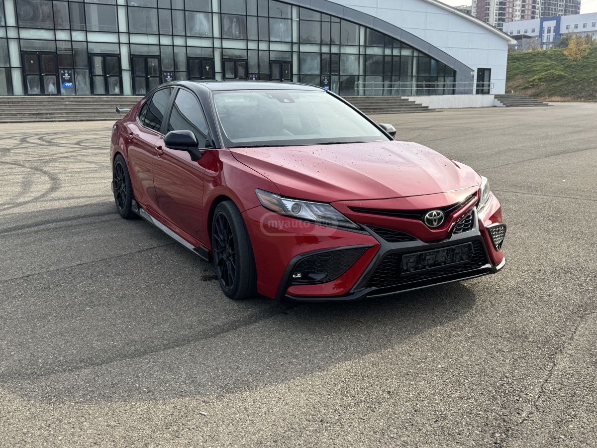 Toyota Camry - фото 1
