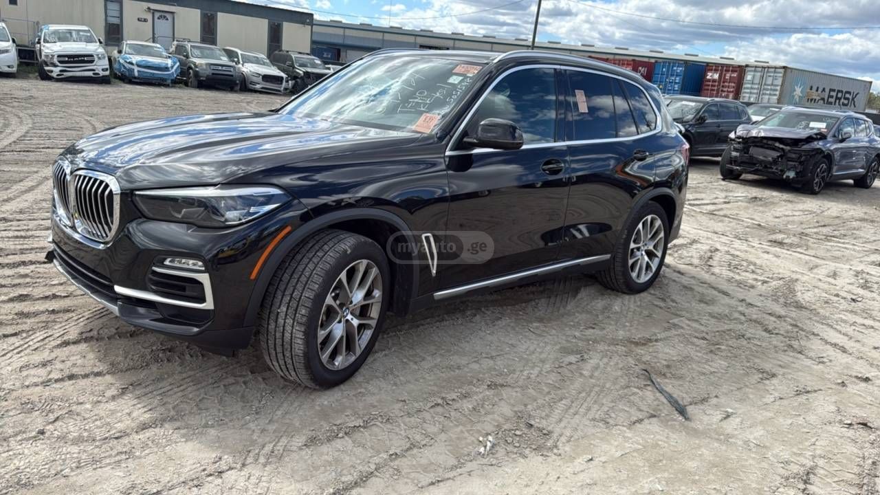 BMW X5 - фото 1