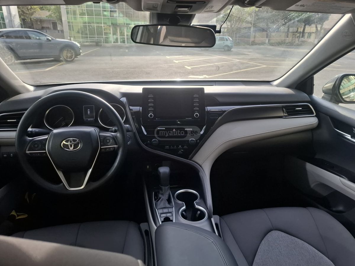 Toyota Camry - фото 2