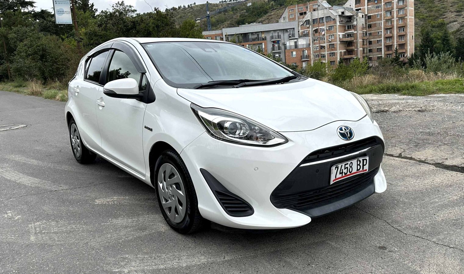 Toyota Aqua - фото 1