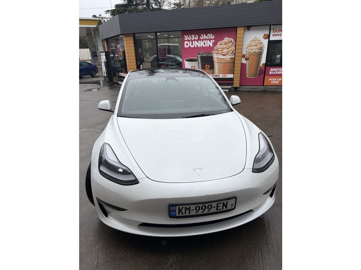 Tesla Model 3 - фото 1