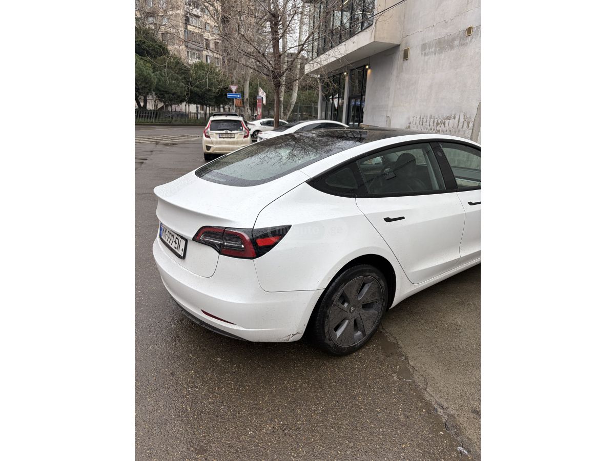 Tesla Model 3 - фото 2