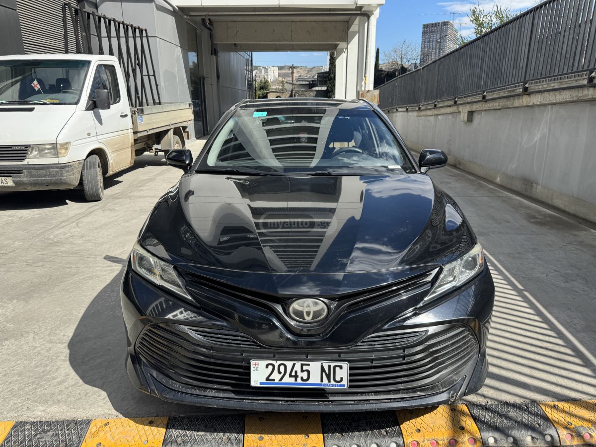 Toyota Camry - фото 3