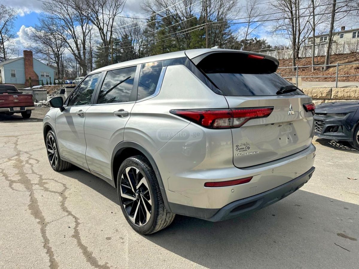 Mitsubishi Outlander - фото 2