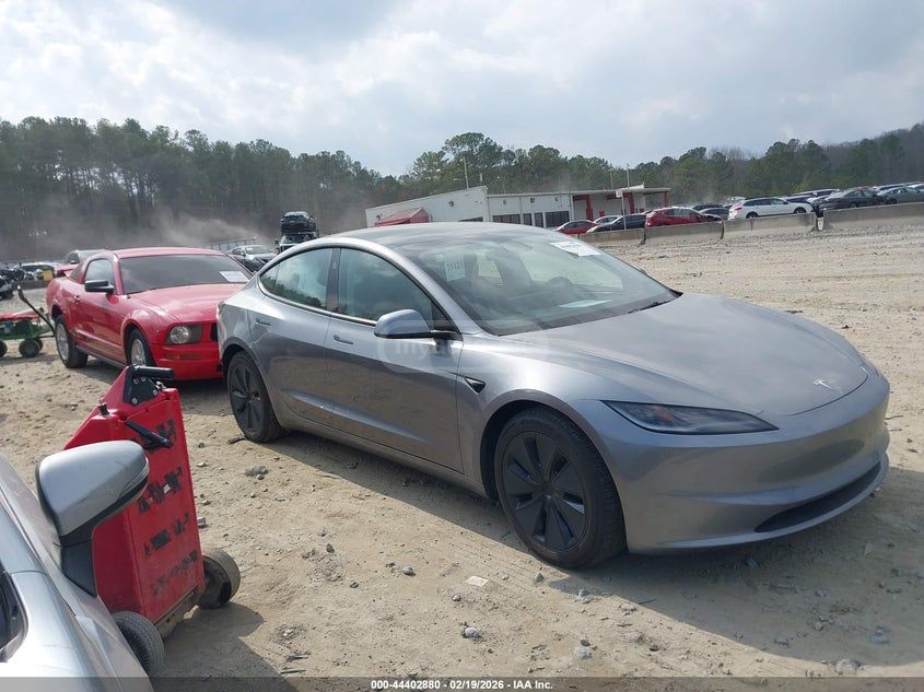 Tesla Model 3 2025 — миниатюра 13