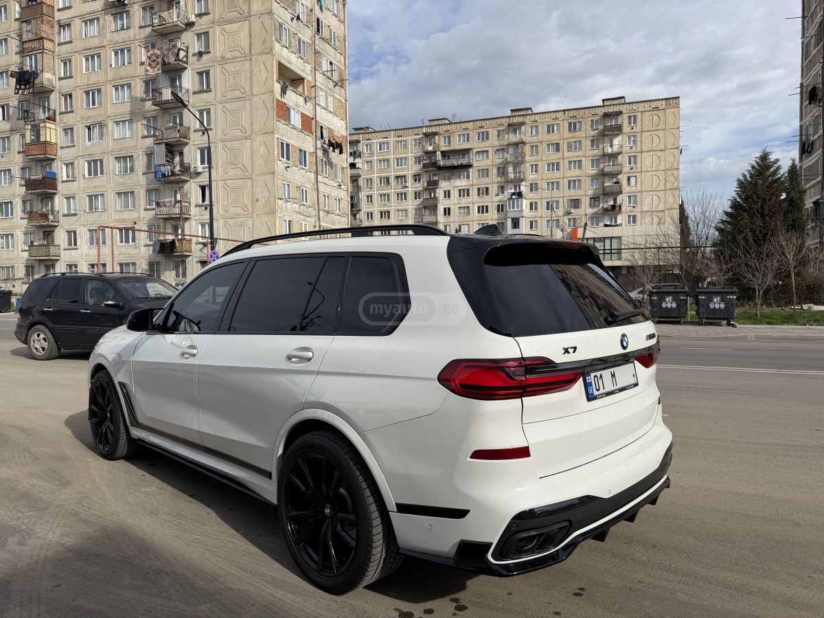 BMW X7 - фото 3