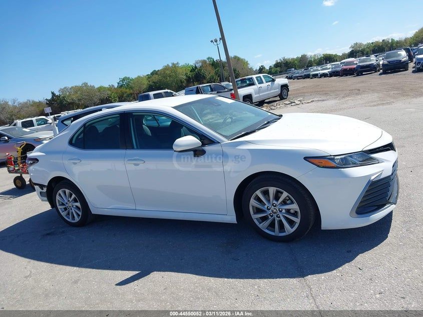 Toyota Camry - фото 13