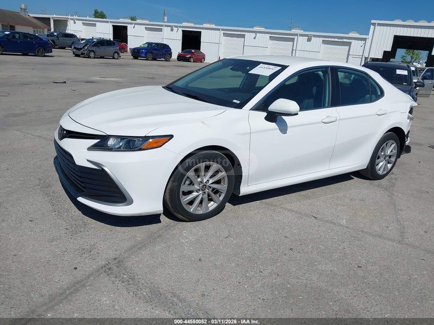 Toyota Camry - фото 2