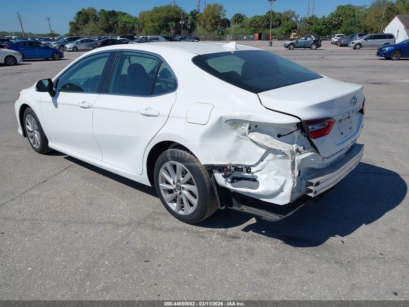 Toyota Camry - фото 3