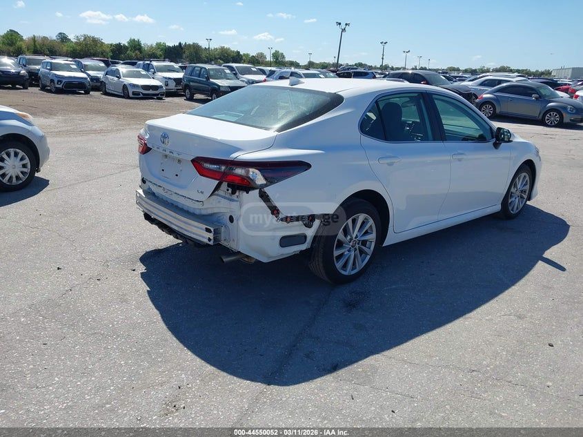 Toyota Camry - фото 4