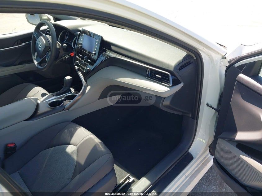 Toyota Camry - фото 5