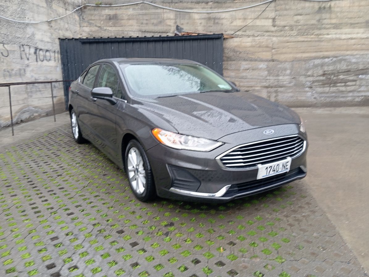 Ford Fusion - фото 1