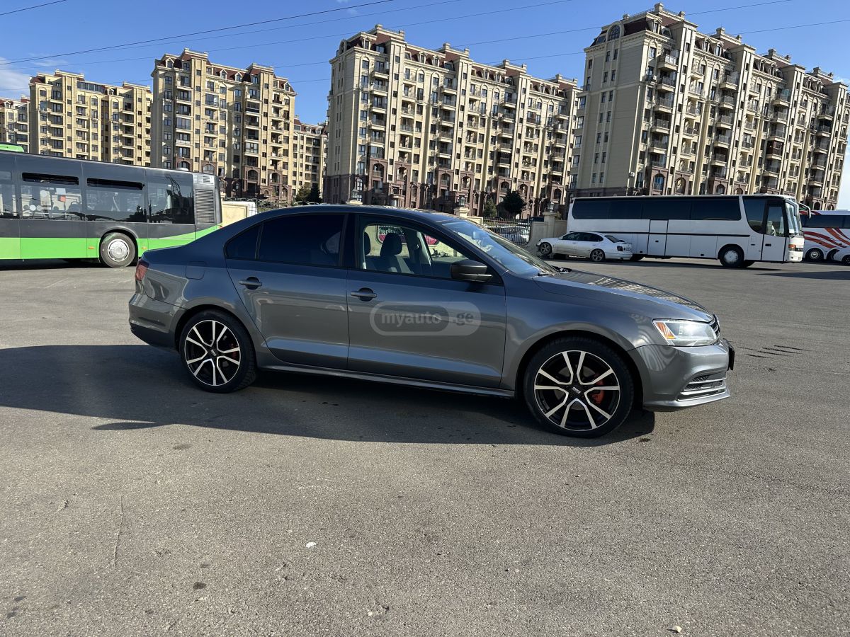 Volkswagen Jetta - фото 1