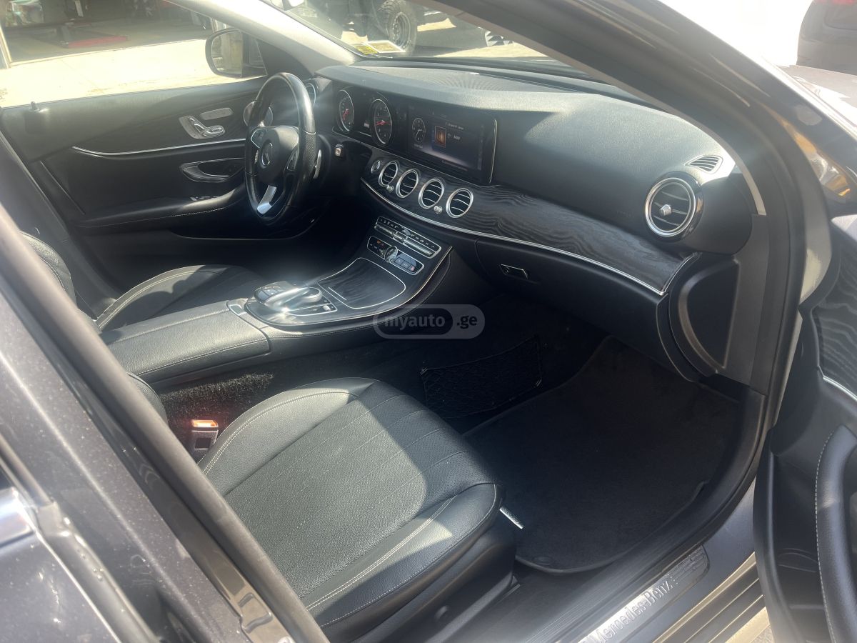 Mercedes-Benz E 300 - фото 11