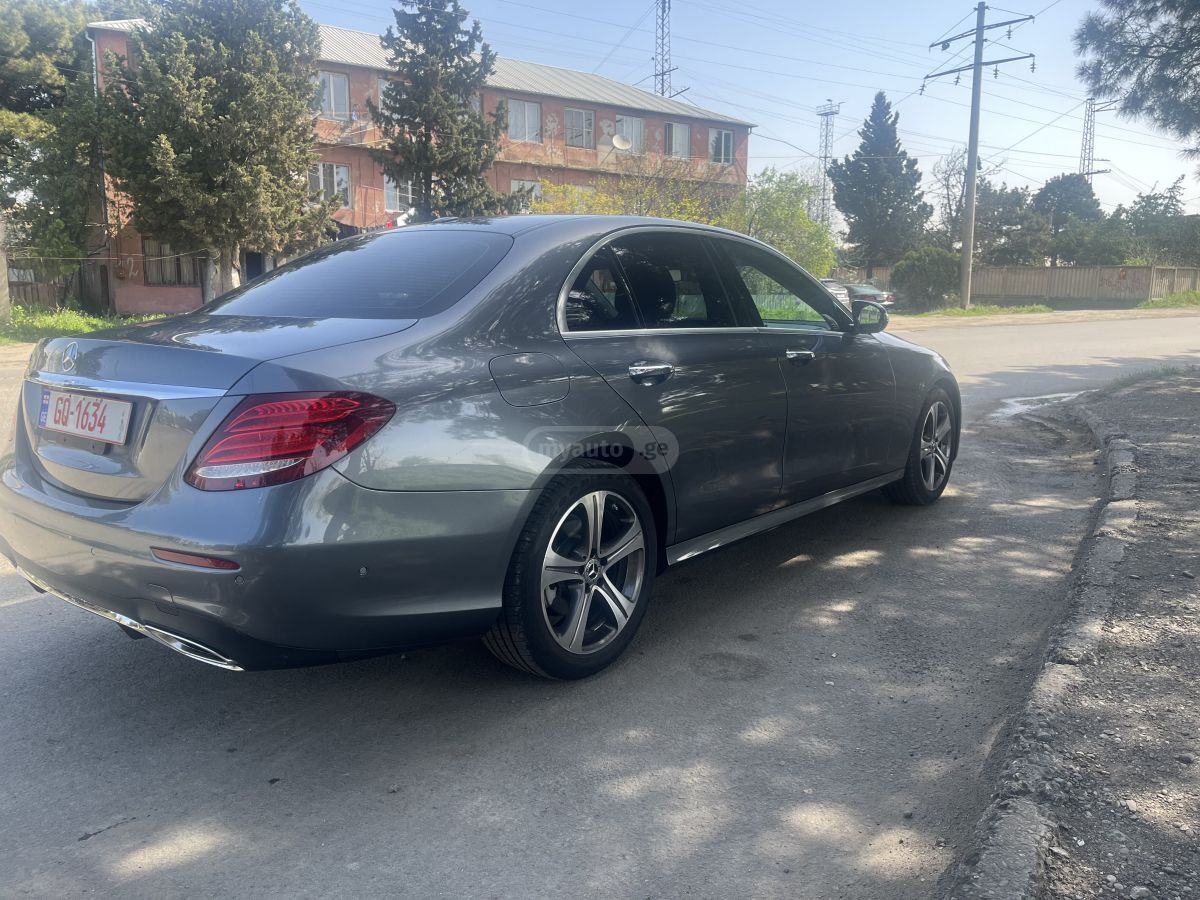 Mercedes-Benz E 300 - фото 2