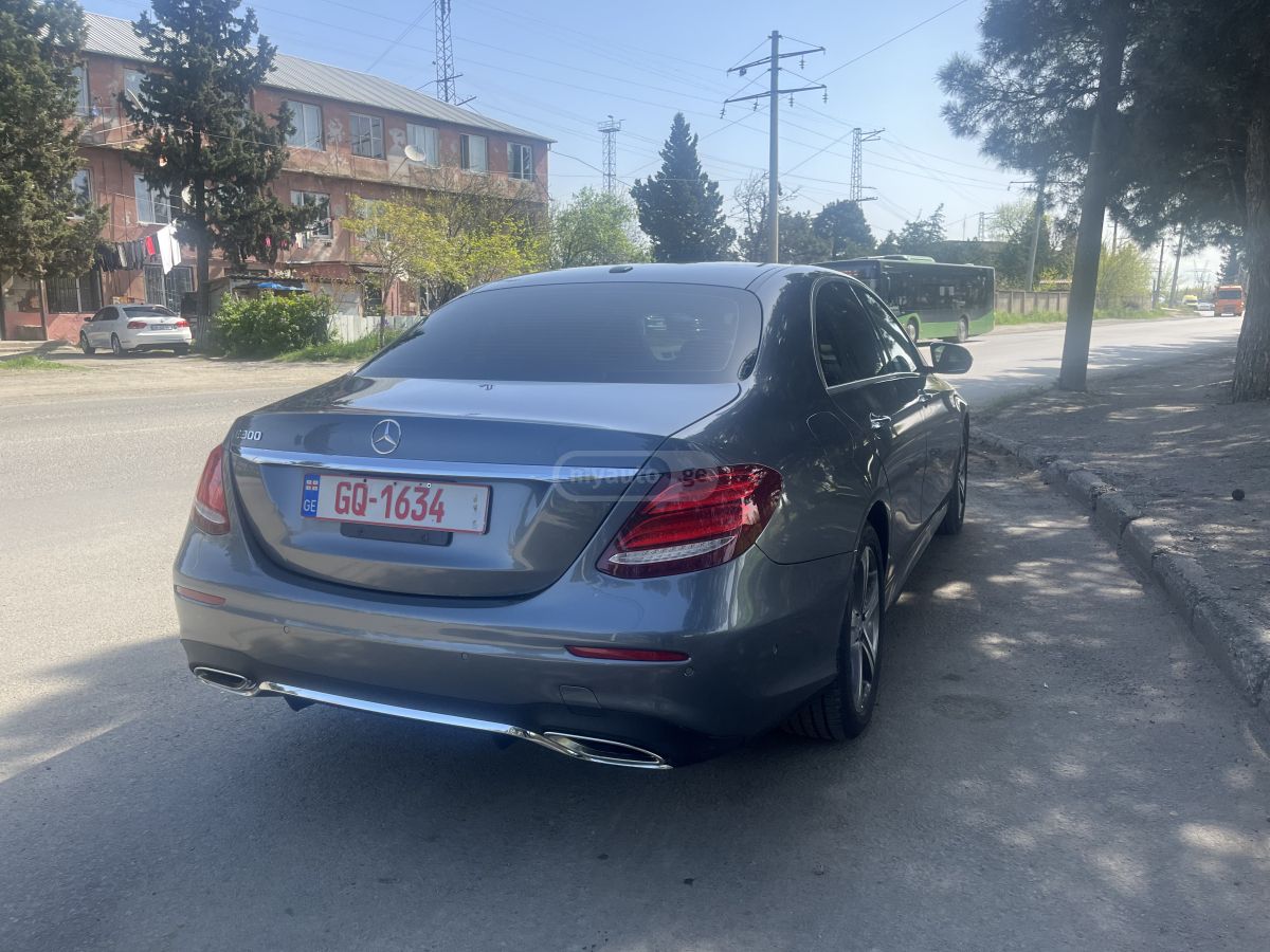 Mercedes-Benz E 300 - фото 3
