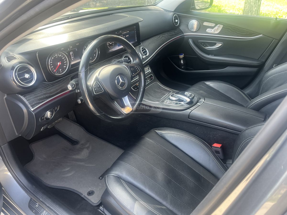 Mercedes-Benz E 300 - фото 7