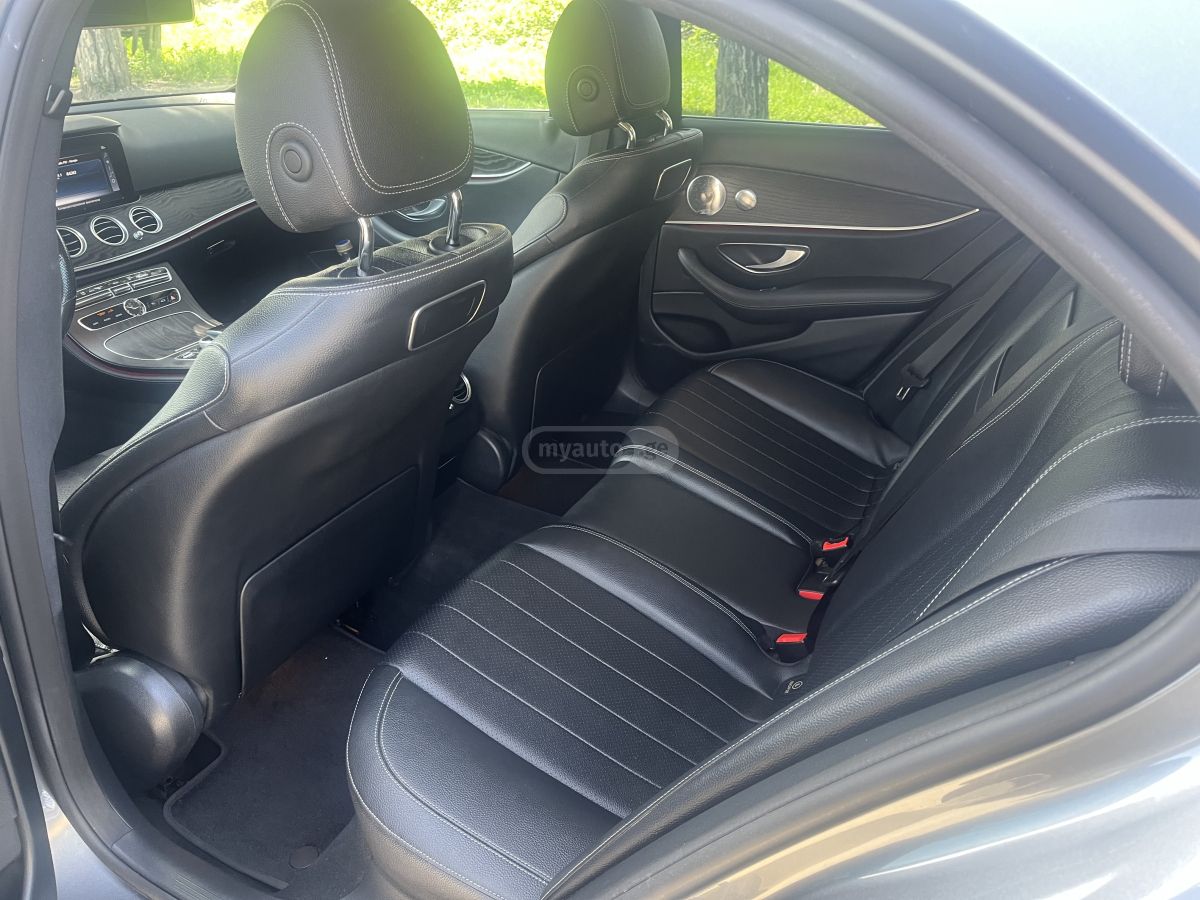 Mercedes-Benz E 300 - фото 8