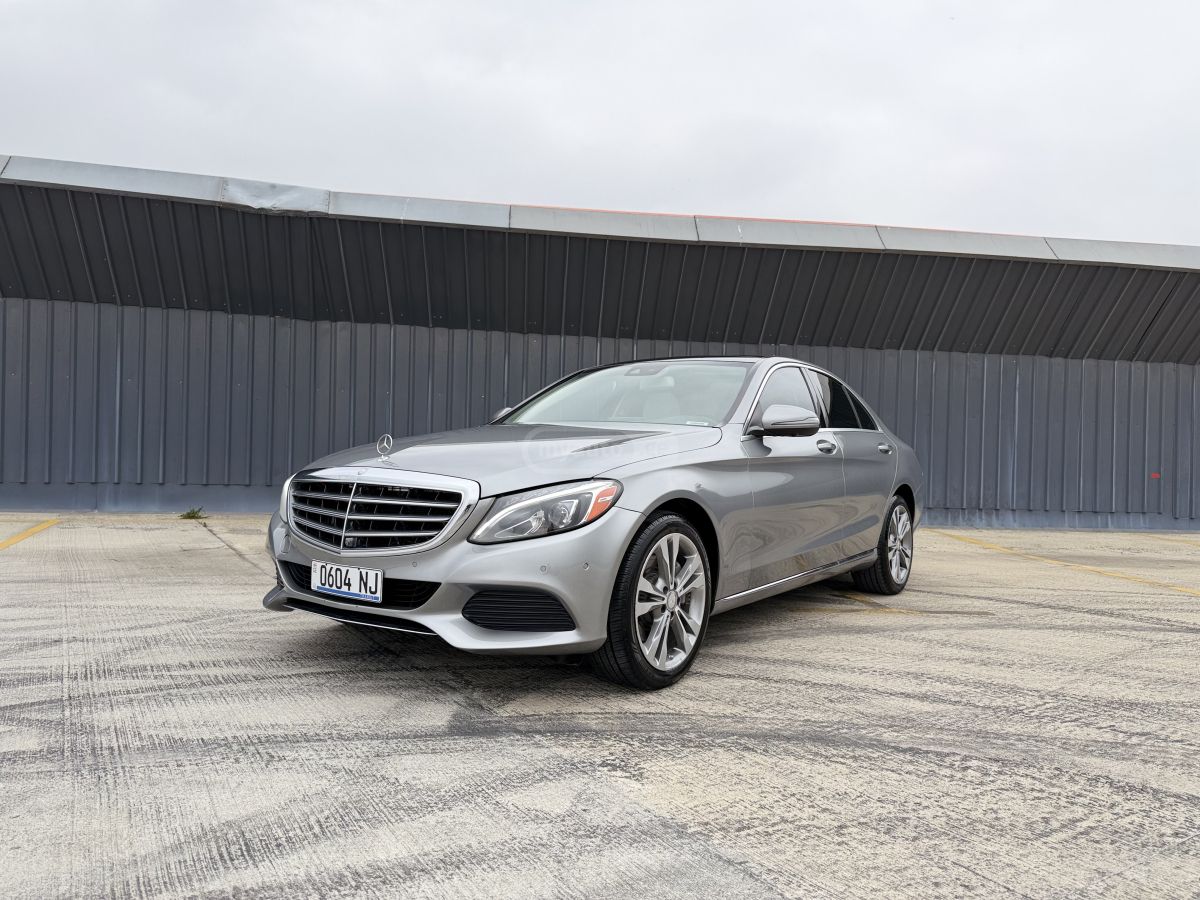 Mercedes-Benz C 300 - фото 1
