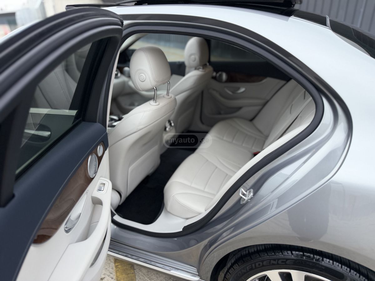Mercedes-Benz C 300 - фото 7