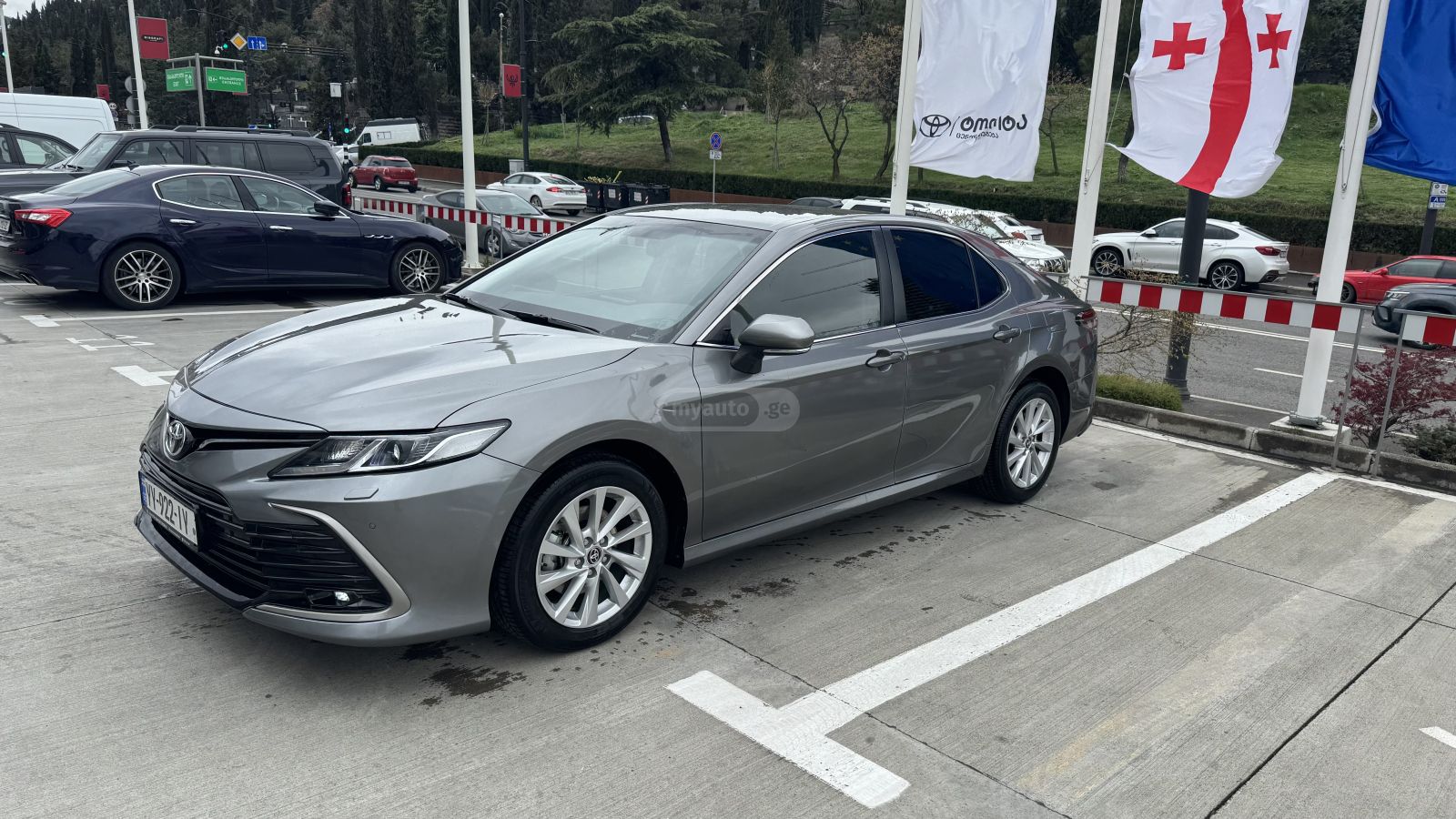 Toyota Camry - фото 1